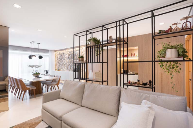 divisória de vidro vs painel ripado qual o melhor