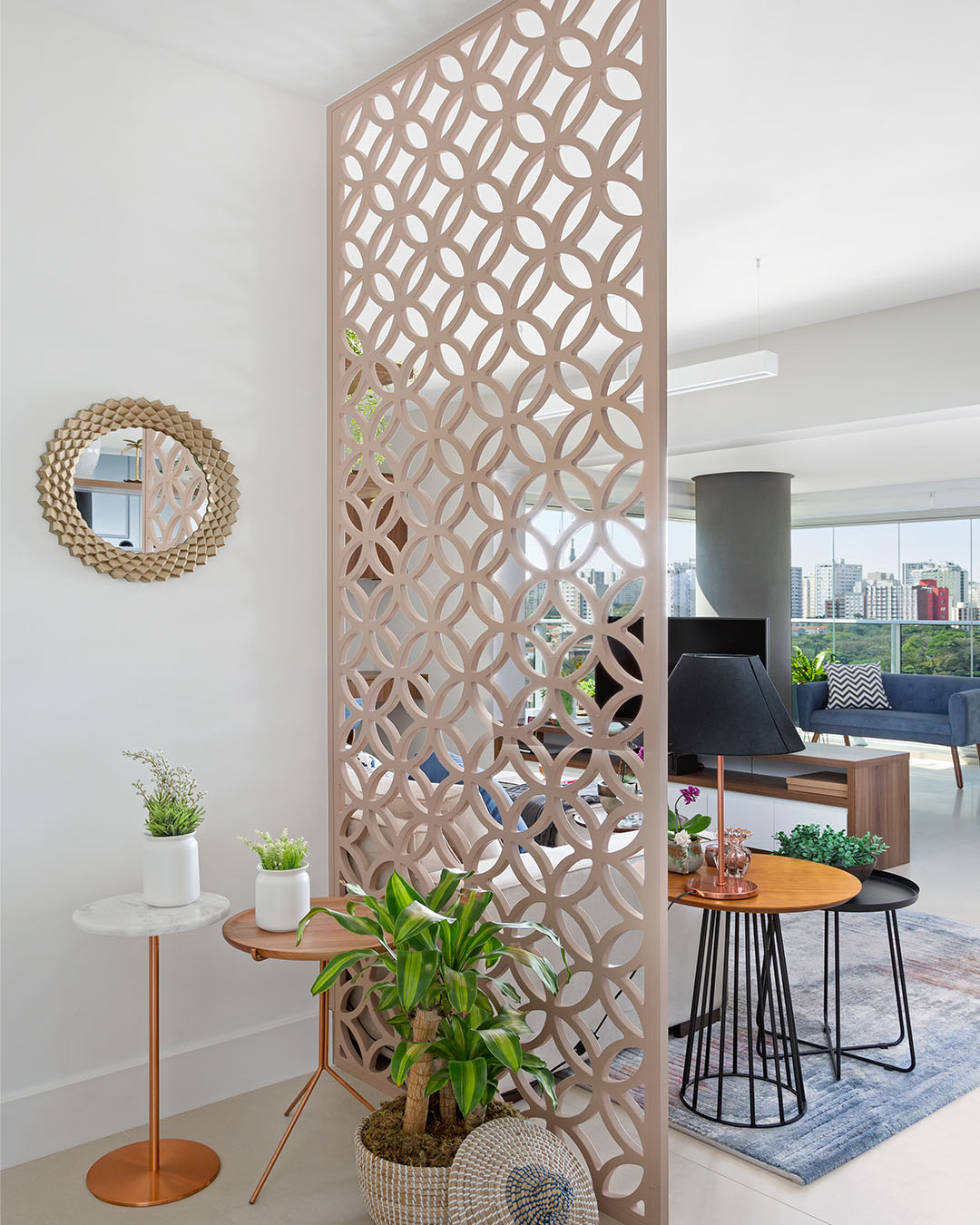 divisória de vidro vs painel ripado qual o melhor