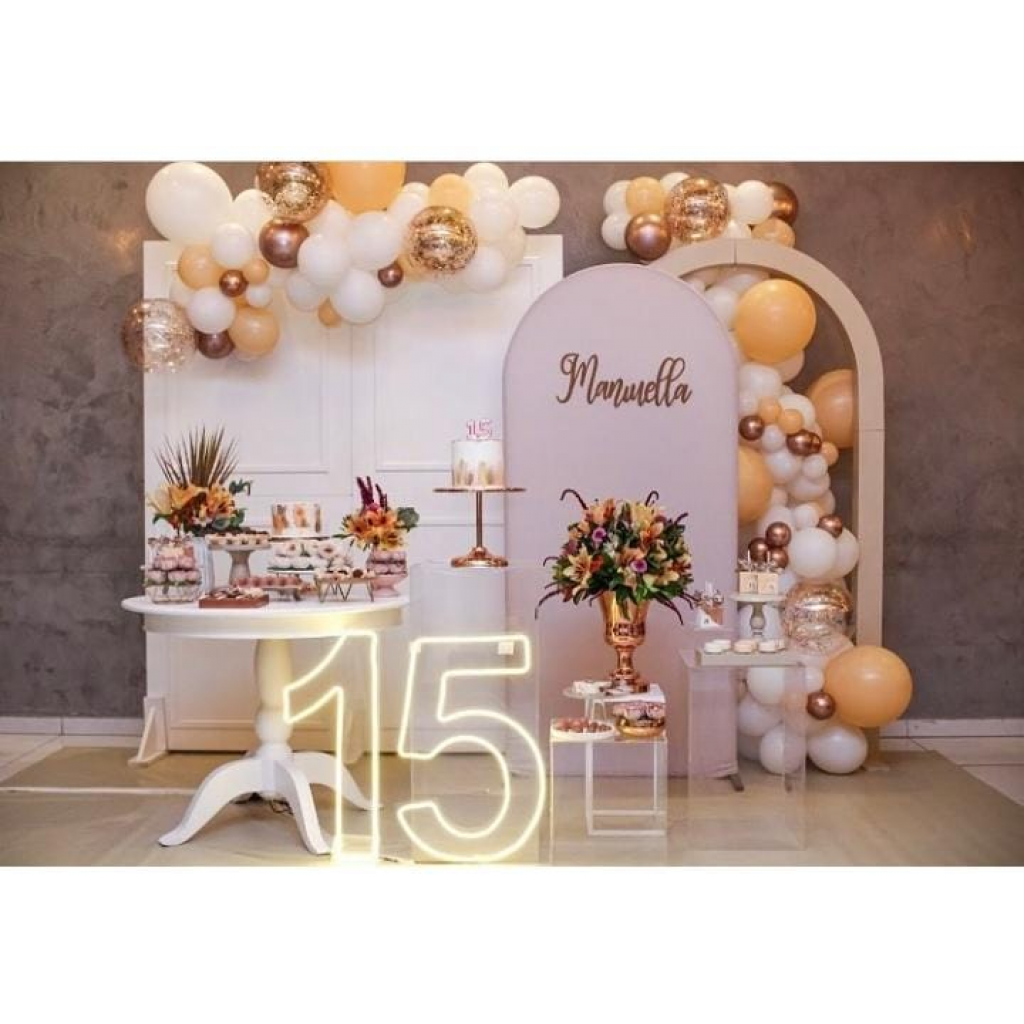 quanto custa decoração festa 15 anos dourado