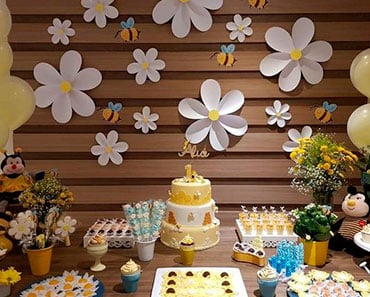 enfeites de aniversário: kits prontos vs. personalizados