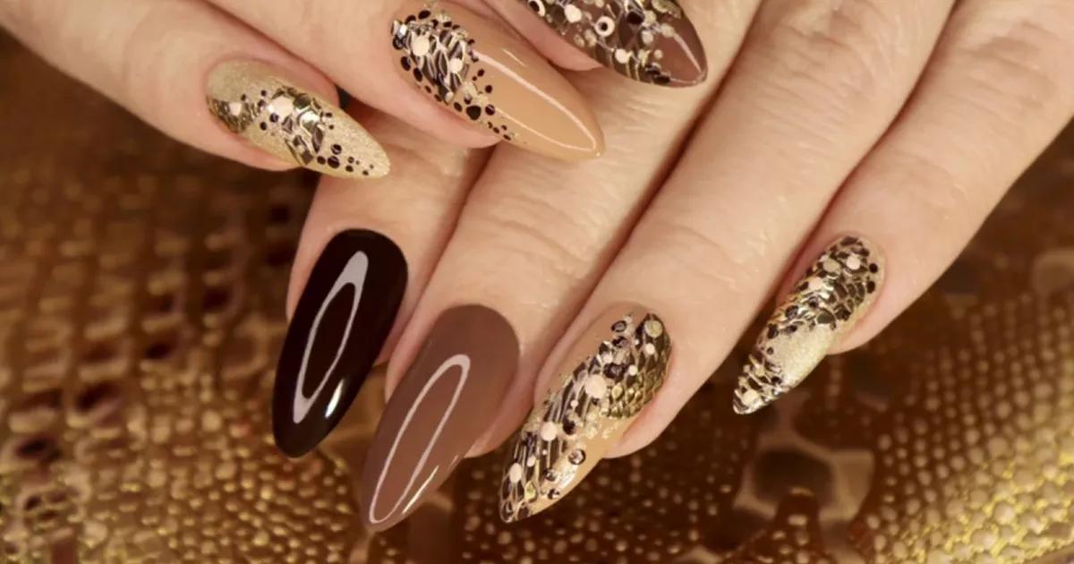 esmaltação marrom com decoração