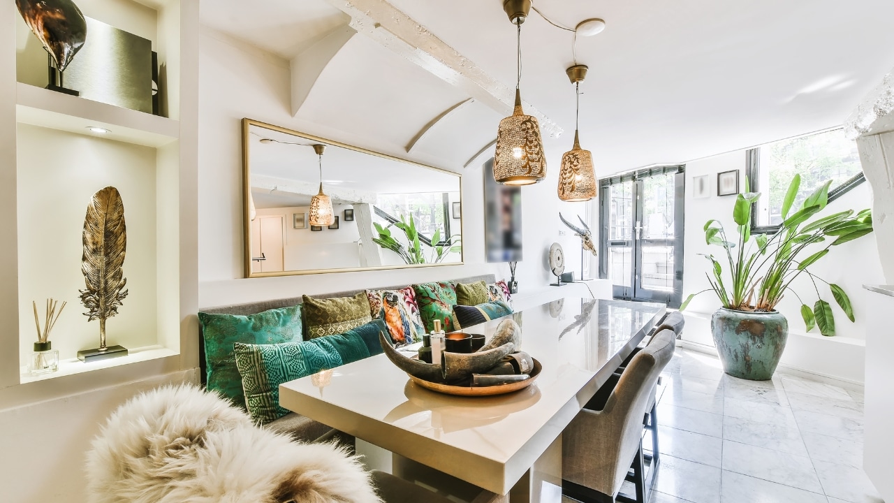 como usar espelho orgânico na sala de jantar