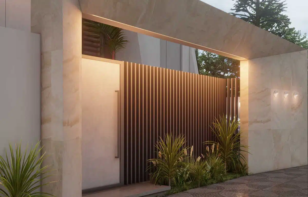 fachada de muro com portão e jardim visível