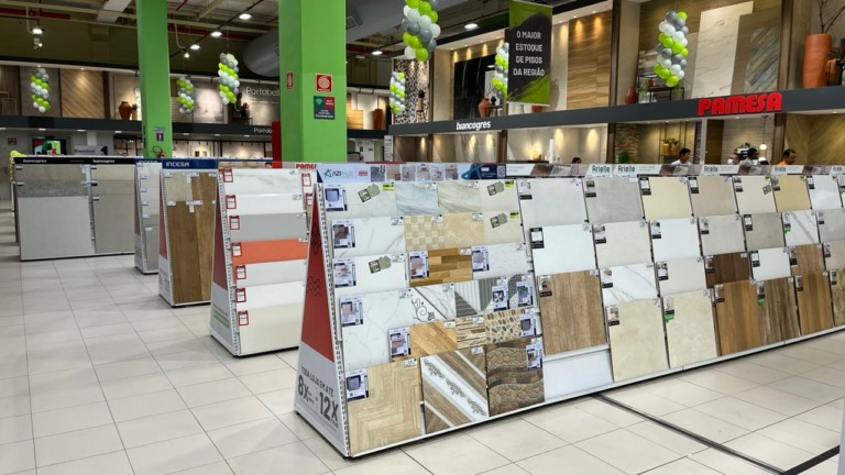 5 ideias de títulos:
1. Transforme sua Casa: Guia Completo de Decoração na Ferreira Costa
2. Iluminação que Inspira: Dicas e Produtos para um Ambiente Aconchegante
3. Móveis e Organização: Soluções Práticas para um Lar Mais Funcional
4. Promoções Imperdíveis: Renove sua Decoração com Descontos Incríveis
5. Detalhes que Fazem a Diferença: Enfeites e Acessórios para Personalizar seu Espaço