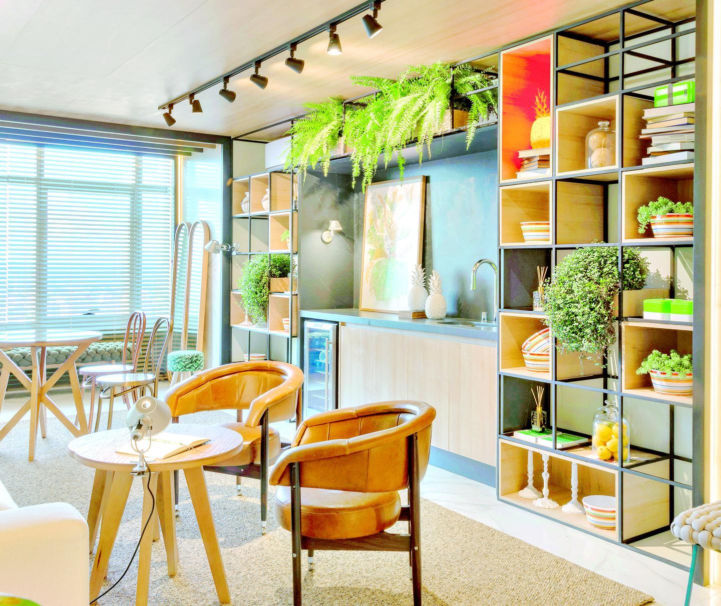 5 ideias de títulos:
1. Transforme sua Casa: Guia Completo de Decoração na Ferreira Costa
2. Iluminação que Inspira: Dicas e Produtos para um Ambiente Aconchegante
3. Móveis e Organização: Soluções Práticas para um Lar Mais Funcional
4. Promoções Imperdíveis: Renove sua Decoração com Descontos Incríveis
5. Detalhes que Fazem a Diferença: Enfeites e Acessórios para Personalizar seu Espaço