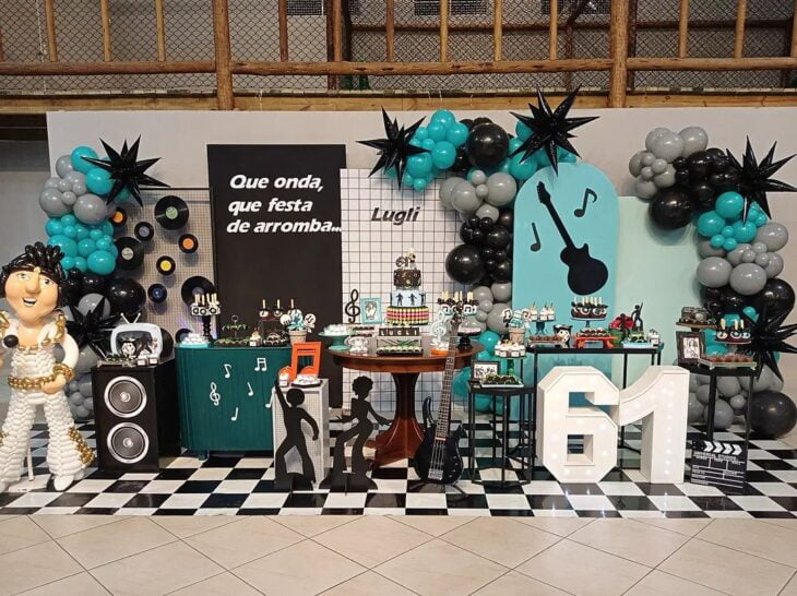 Paleta de Cores e Elementos Essenciais para Festa Anos 60