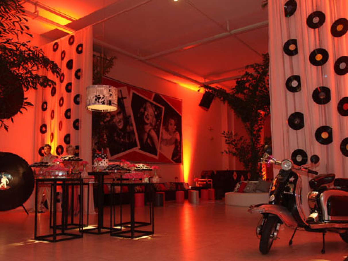 DIY Decoração Anos 60: Crie Sua Festa com Elementos Retrô