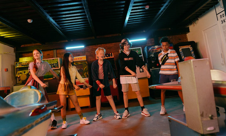 decoração festa balada neon vs preto dourado