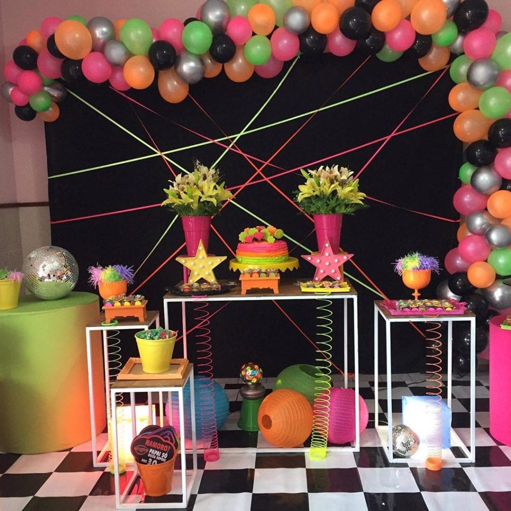 decoração festa balada neon vs preto dourado