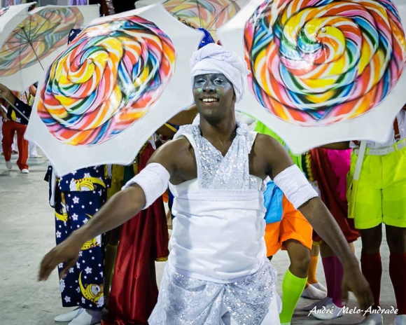 5 ideias de títulos
1. Decoração Criativa para Festa de Cosme e Damião: Doce Alegria!
2. Guia Completo: Como Montar uma Festa de Cosme e Damião Inesquecível
3. Os Doces Tradicionais que Não Podem Faltar na sua Festa de Cosme e Damião
4. Elementos Simbólicos e Cores na Decoração de Cosme e Damião
5. Festa de Cosme e Damião: Ideias de Decoração Prática e Encantadora