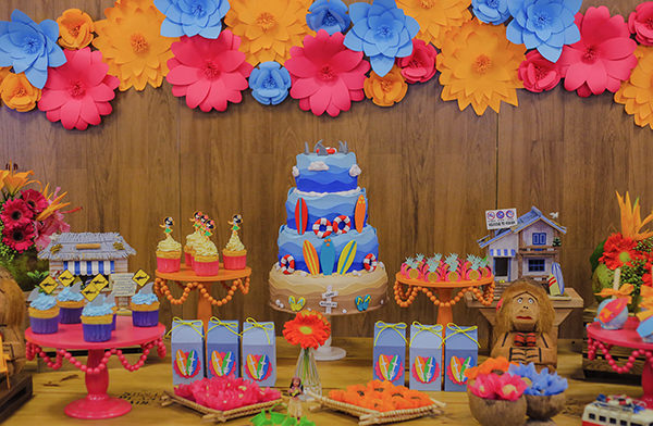 ideias criativas para mesa de festa havaiana