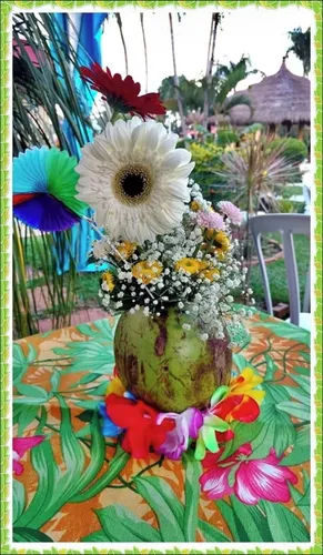 como fazer centro de mesa havaiano com abacaxi