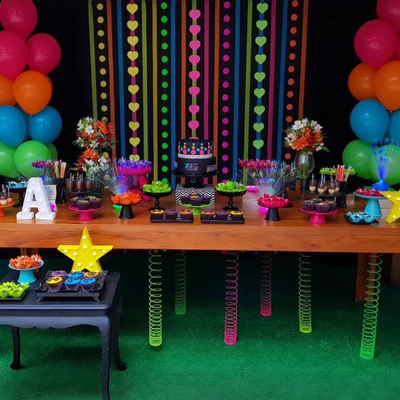 festa neon decoração