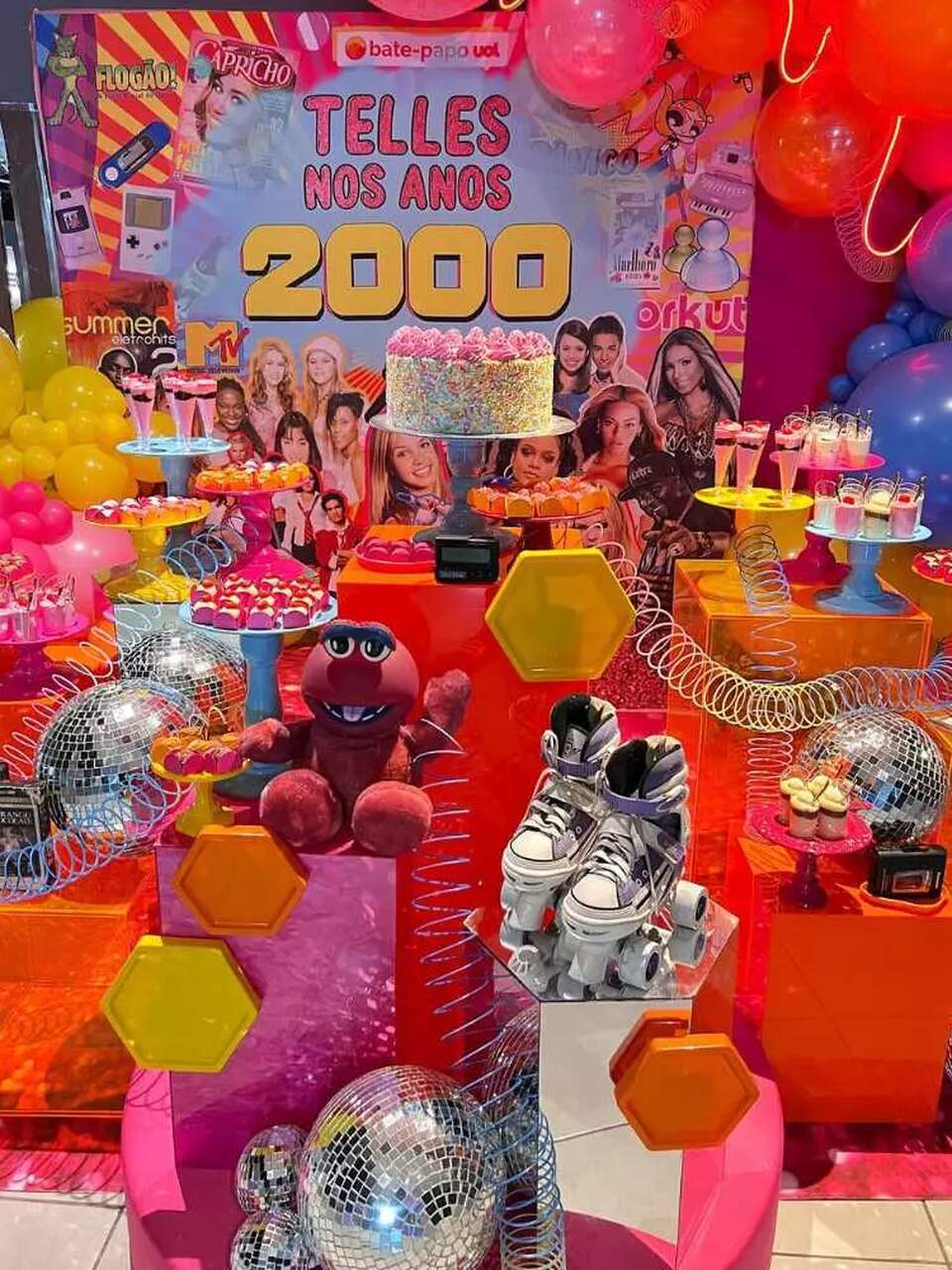 festa tema anos 2000 decoração