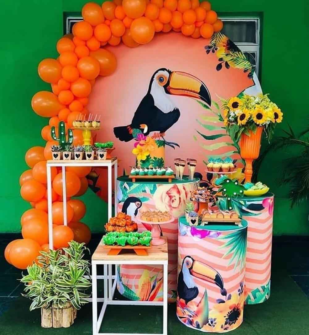 5 ideias de títulos:
1. Festa Tropical: Guia Completo de Decoração e Ideias Criativas
2. Transforme sua Festa com Decoração Tropical: Dicas e Inspirações
3. DIY Festa Tropical: Crie uma Celebração Inesquecível com Toques Pessoais
4. Elementos Essenciais para uma Festa Tropical Vibrante e Cheia de Alegria
5. Festa Tropical Chic vs. Rústica: Qual Estilo Combina Mais com Você?