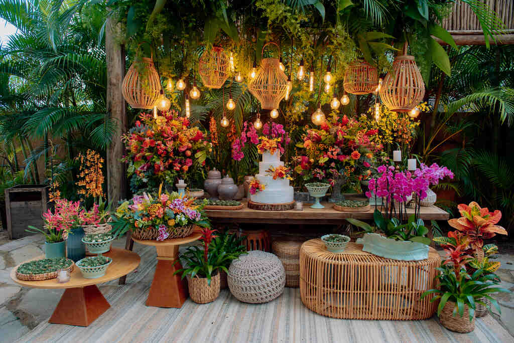 5 ideias de títulos:
1. Festa Tropical: Guia Completo de Decoração e Ideias Criativas
2. Transforme sua Festa com Decoração Tropical: Dicas e Inspirações
3. DIY Festa Tropical: Crie uma Celebração Inesquecível com Toques Pessoais
4. Elementos Essenciais para uma Festa Tropical Vibrante e Cheia de Alegria
5. Festa Tropical Chic vs. Rústica: Qual Estilo Combina Mais com Você?