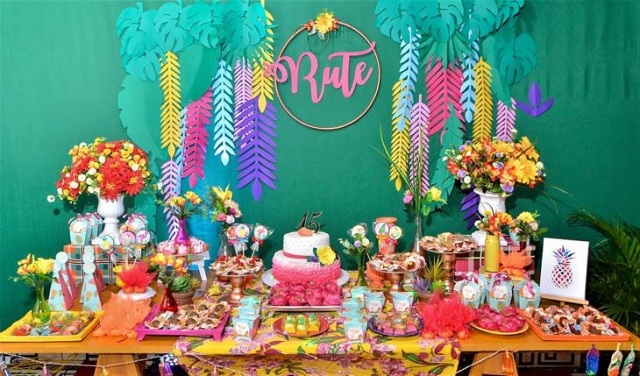 5 ideias de títulos:
1. Festa Tropical: Guia Completo de Decoração e Ideias Criativas
2. Transforme sua Festa com Decoração Tropical: Dicas e Inspirações
3. DIY Festa Tropical: Crie uma Celebração Inesquecível com Toques Pessoais
4. Elementos Essenciais para uma Festa Tropical Vibrante e Cheia de Alegria
5. Festa Tropical Chic vs. Rústica: Qual Estilo Combina Mais com Você?