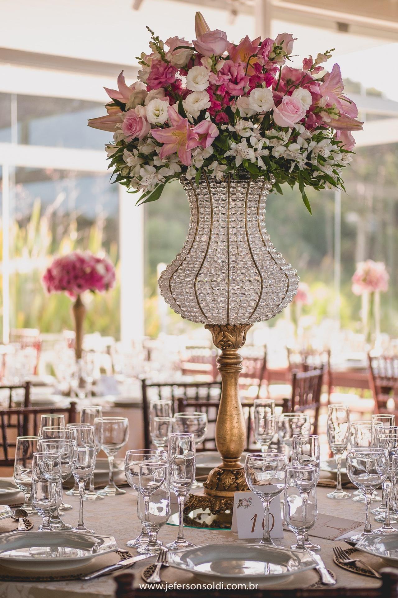 flores artificiais vs naturais para centro de mesa