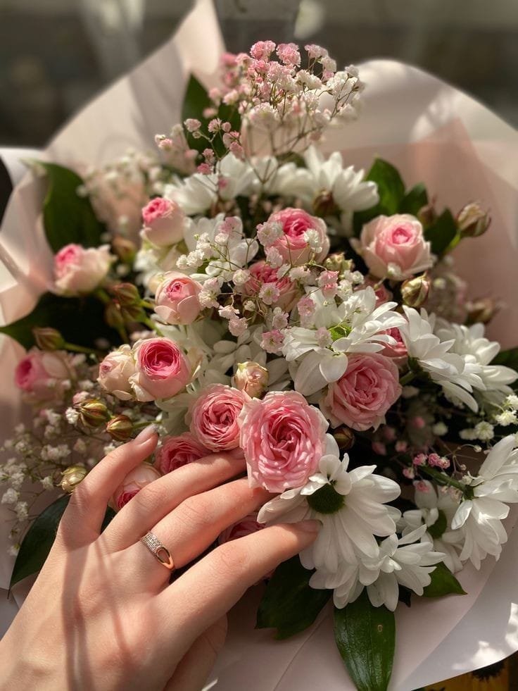 5 ideias de títulos:
1. Flores Secas: A Tendência Rústica e Sofisticada para sua Casa
2. Guia Completo: Como Usar e Cuidar de Flores Secas na Decoração
3. Do Boho Chic ao Minimalista: Estilos de Decoração com Flores Secas
4. Durabilidade e Beleza: As Vantagens das Flores Desidratadas
5. Onde Encontrar os Melhores Arranjos de Flores Secas: Lojas e Marketplaces