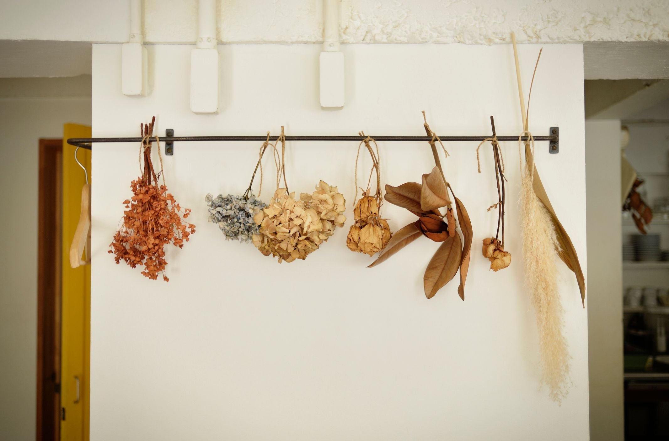 ideias criativas de arranjos com flores desidratadas