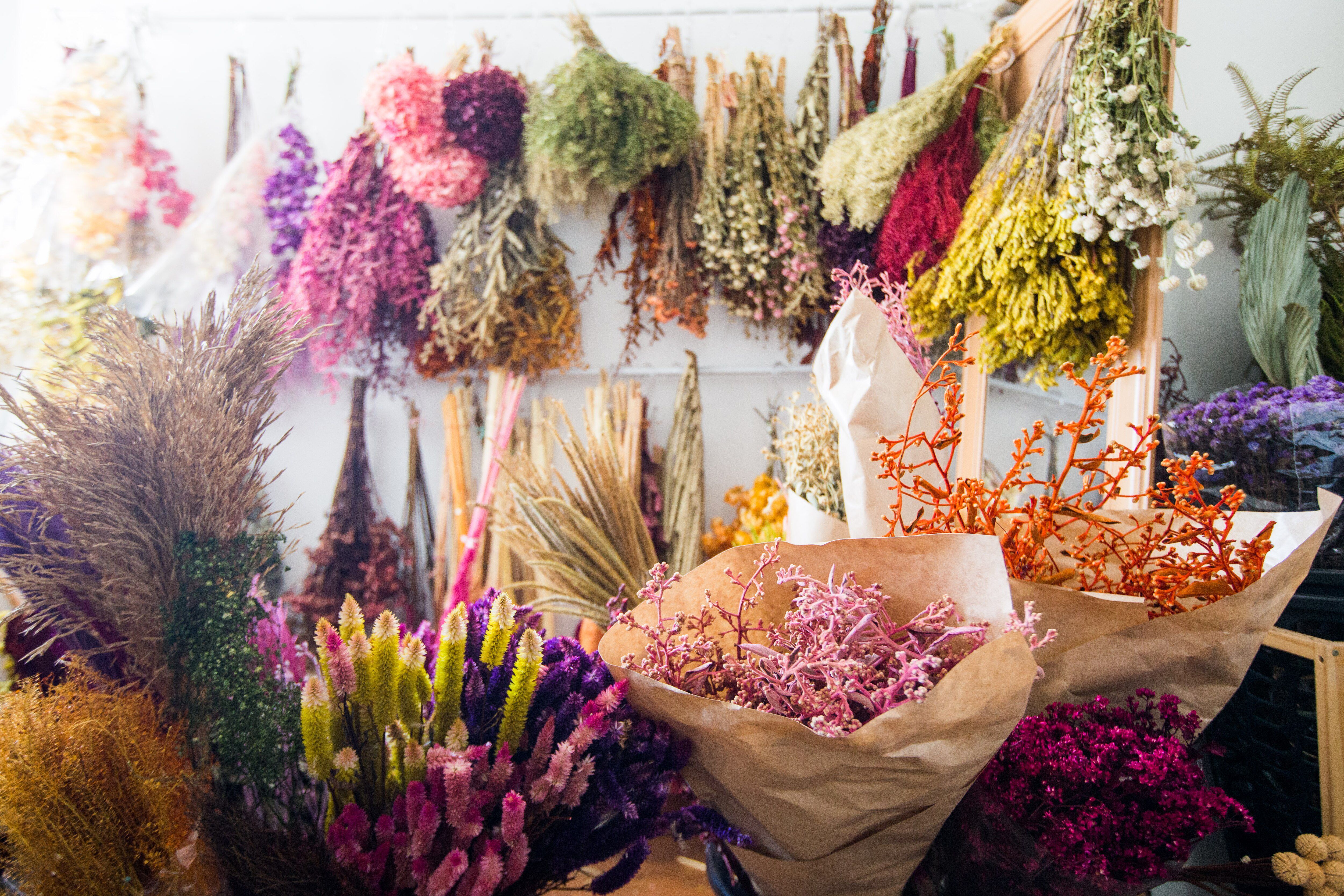 ideias criativas decoração flores desidratadas