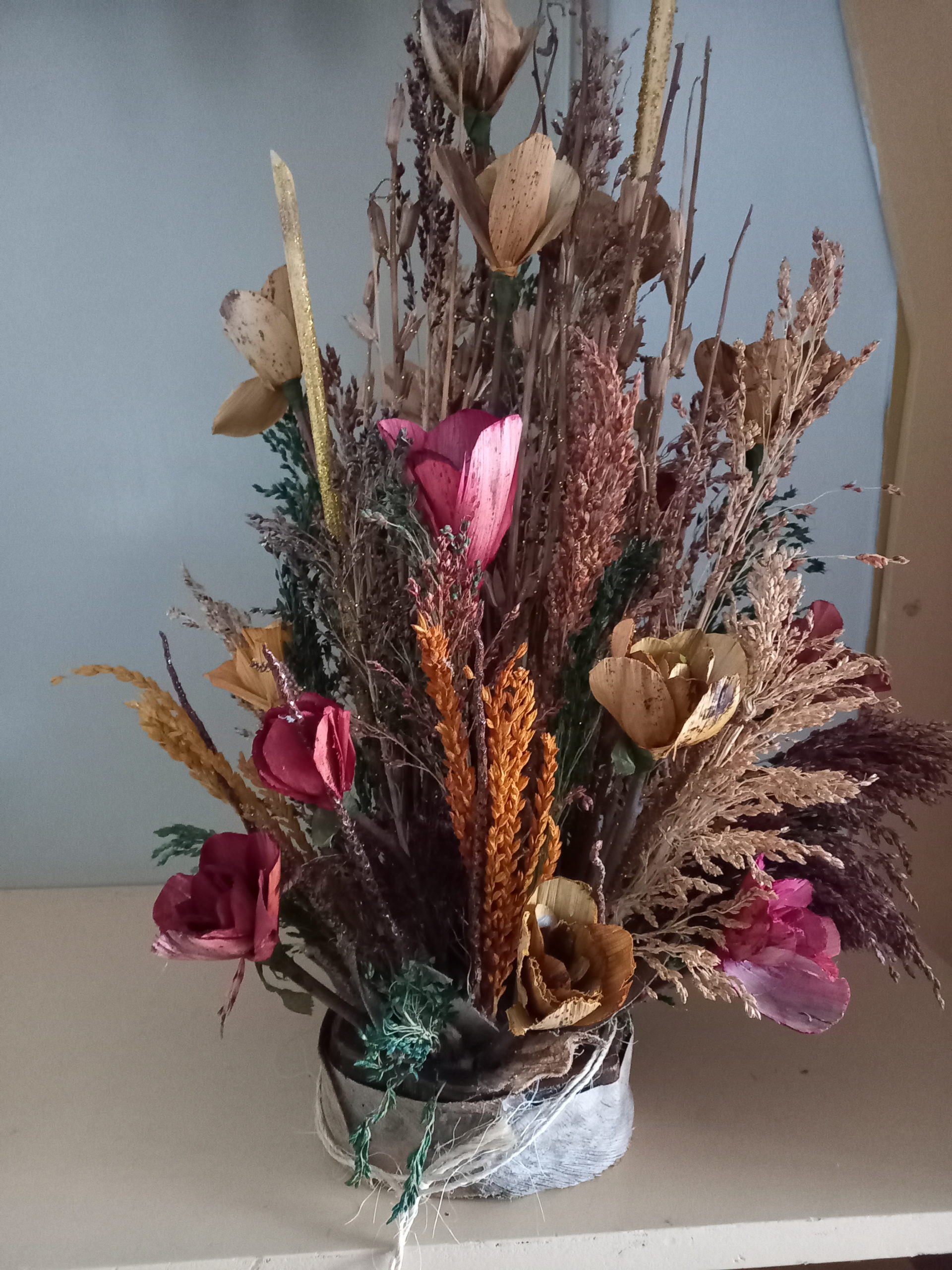 1. Guia Completo: Como Cuidar de Flores Secas para Durarem Anos
2. Os Melhores Tipos de Flores Secas para Transformar Sua Decoração
3. Onde Comprar Flores Secas Online: Guia de Lojas e Preços
4. Arranjos Híbridos: A Tendência de Decoração com Flores Secas para 2026
5. DIY: Como Desidratar Suas Próprias Flores em Casa (e Economizar!)