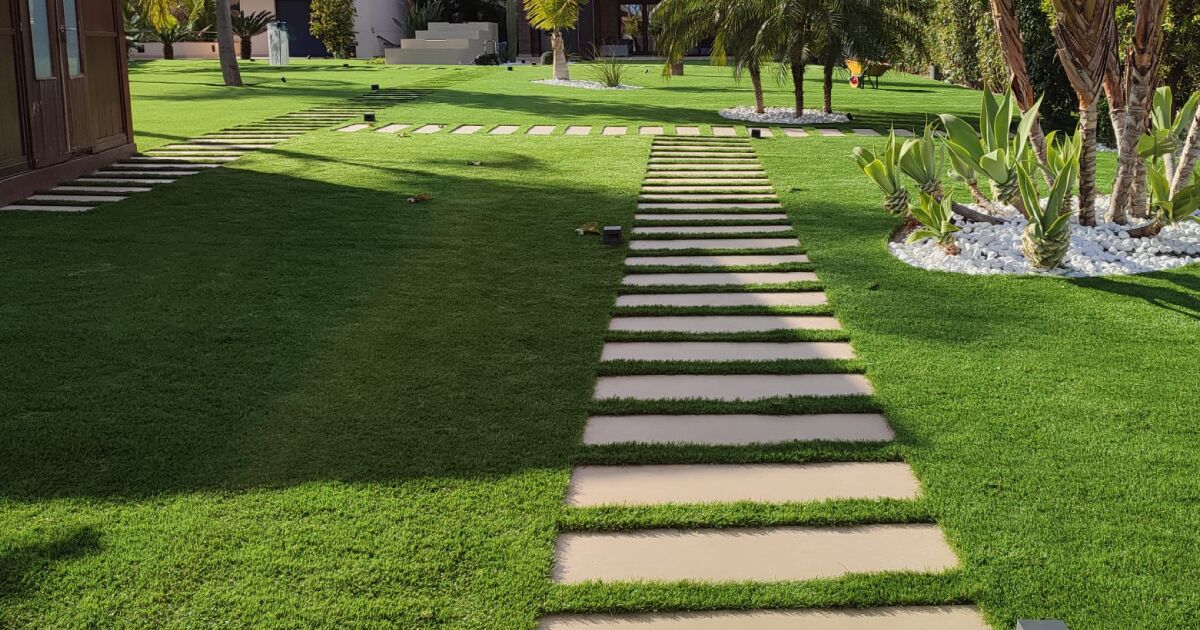 ideias de decoração com folhagem artificial para sala