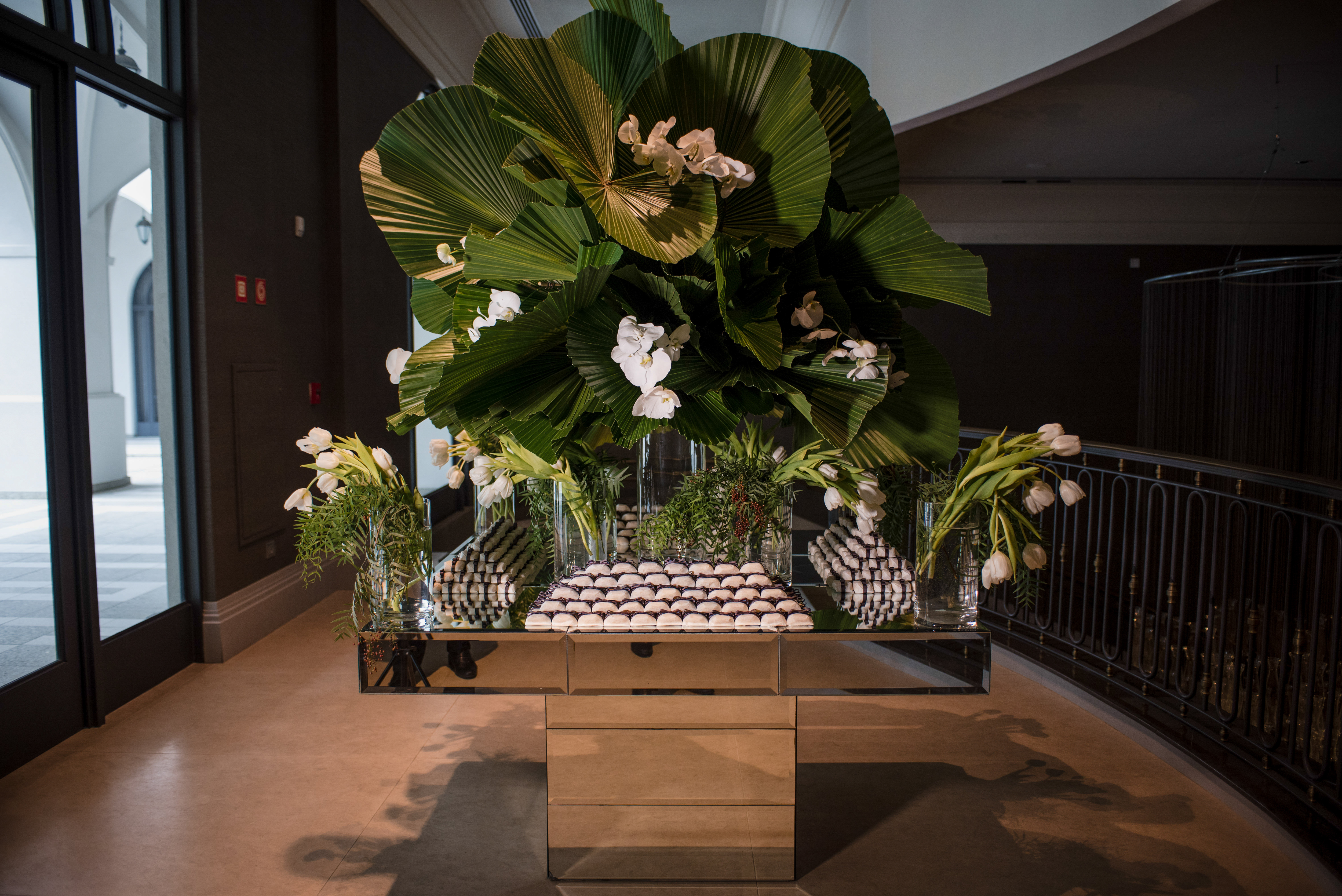 folhagem natural versus artificial para casamento