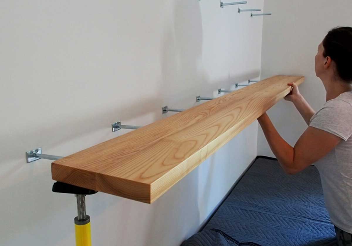 prateleira com mão francesa