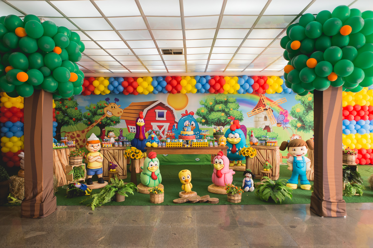 Inspirações de Bolos e Doces Personalizados para Festa Pintinho Amarelinho