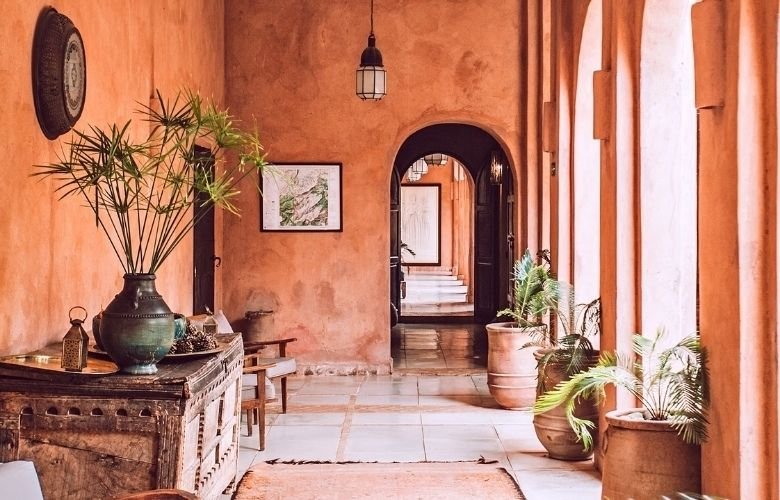 erros comuns no hall de entrada feng shui que bloqueiam a energia