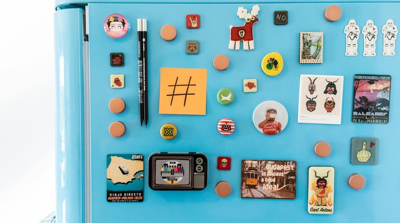 quanto custa decorar com placas hashtag 3d