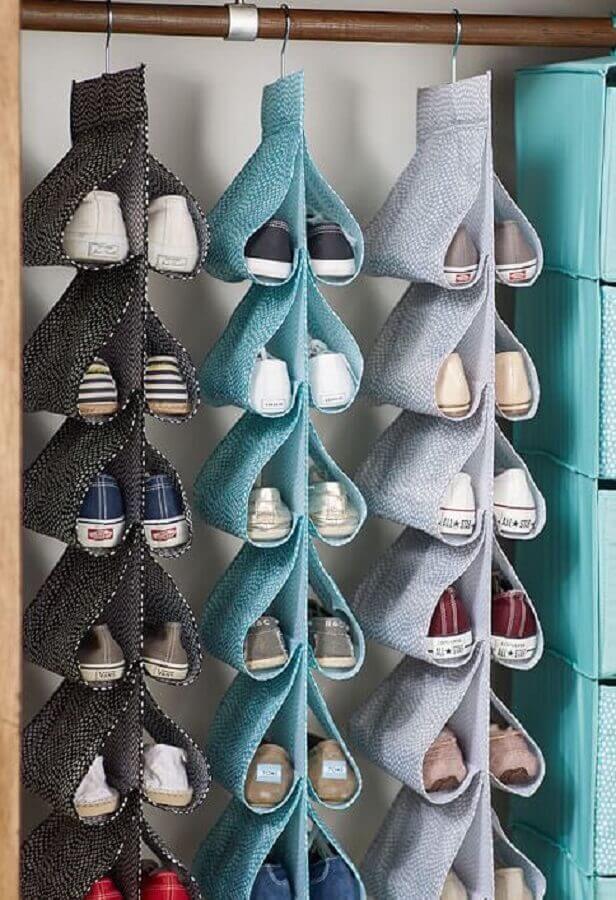 como organizar sapatos em apartamento pequeno