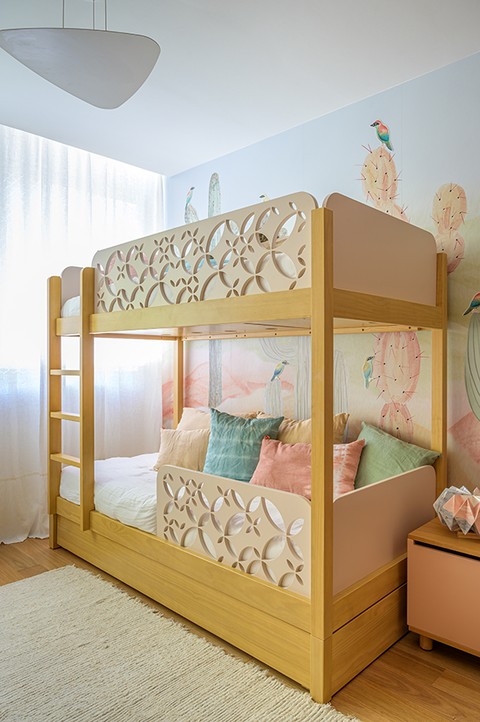 beliche com cama auxiliar quarto pequeno