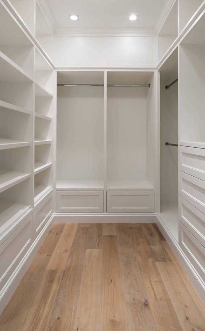 Guarda-roupa de gesso