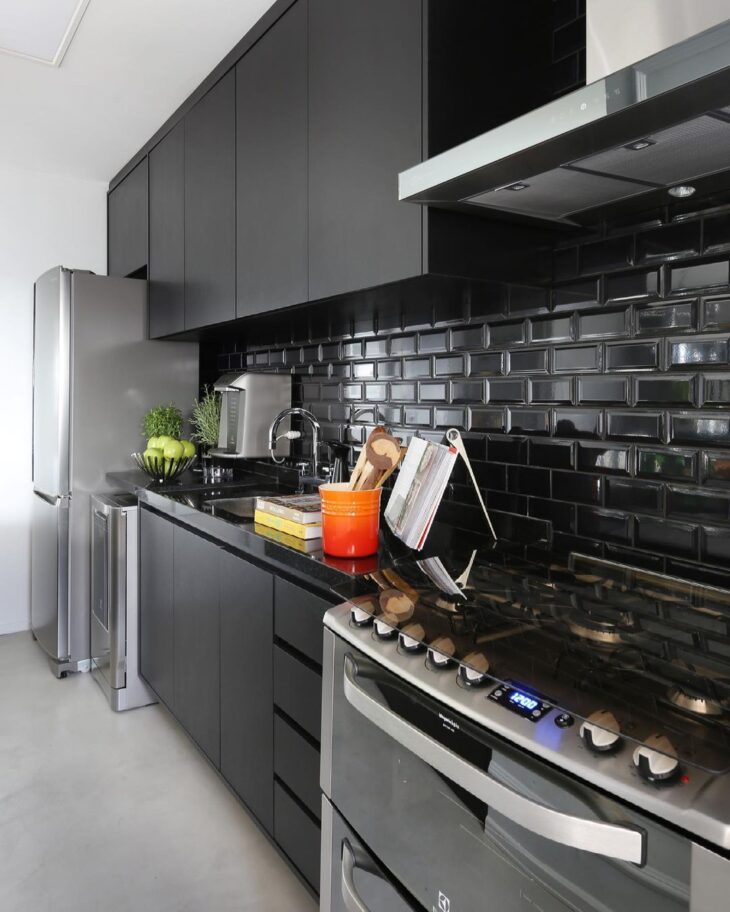 cozinha preta luxuosa