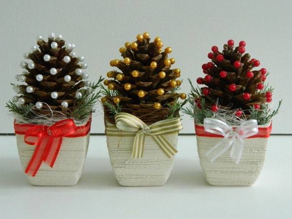 ideias criativas decoração natal pinhas