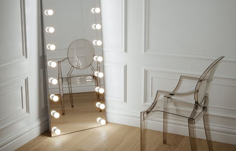 Arandelas ou Fitas de LED: Comparativo para Iluminação Lateral de Espelhos Grandes