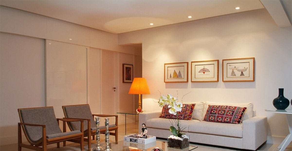 Spots de LED vs. Fitas de LED: Qual a Melhor Opção para o Gesso da Sala?