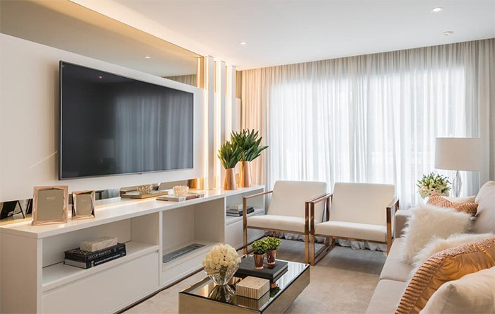 Spots de LED vs. Fitas de LED: Qual a Melhor Opção para o Gesso da Sala?