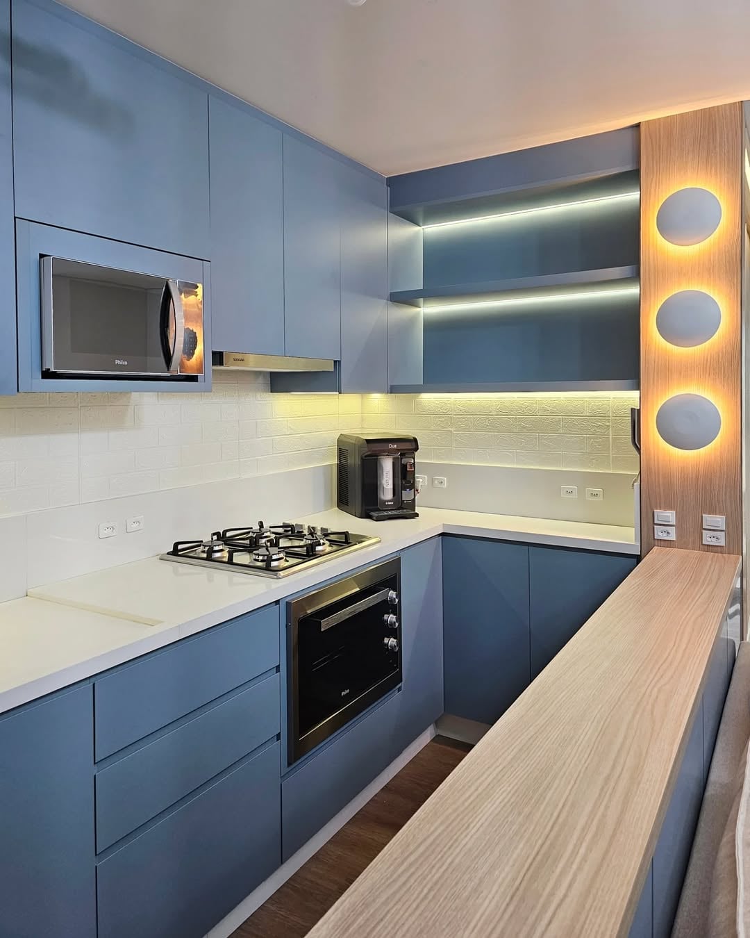 cozinha americana pequena com ilha