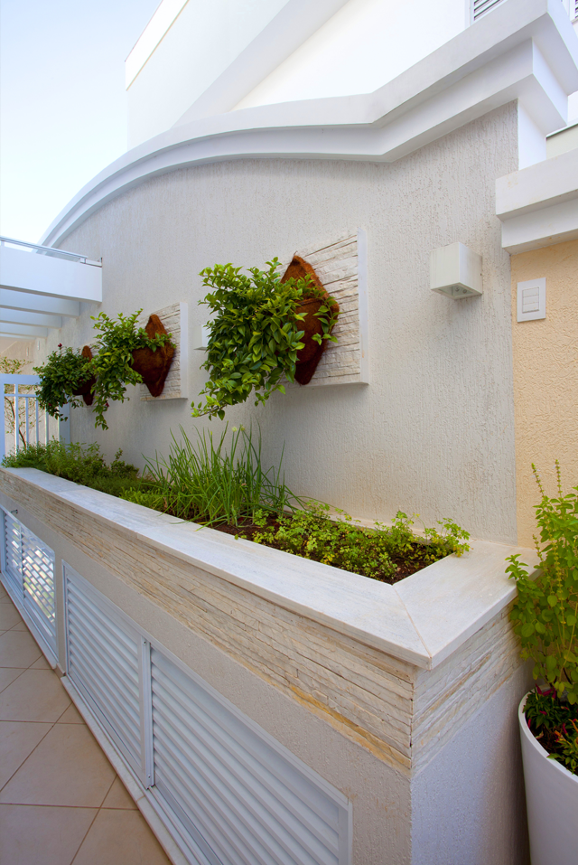 jardim corredor com pedras