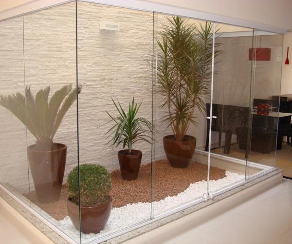 jardim de inverno corredor com samambaias