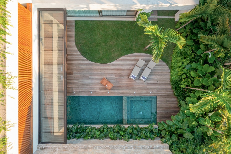 paisagismo piscina pequena