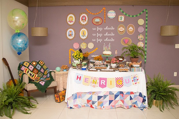 5 ideias de títulos:
1. Guia Completo: Como Escolher o Kit de Festa Ideal para Cada Ocasião.
2. Kit