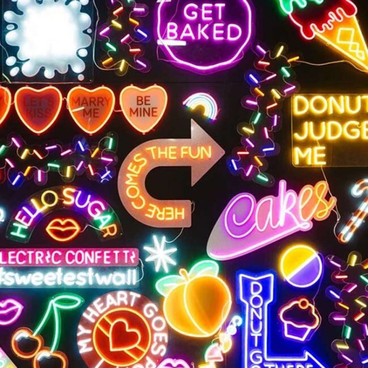 ideias de letras em neon para quarto