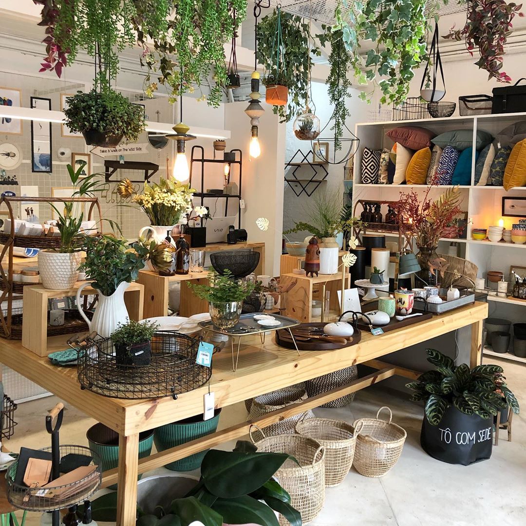 Guia Completo: As Melhores Lojas Online para Comprar Decoração no Brasil; Decoração de Luxo: Onde Encontrar Móveis e Acessórios de Alto Padrão; Como Escolher Lojas de Decoração com Curadoria e Design Exclusivo; Grandes Redes de Decoração: Comparativo de Produtos e Serviços no Brasil; Showrooms de Decoração: Visite as Maiores Lojas Físicas para Inspirar seu Projeto