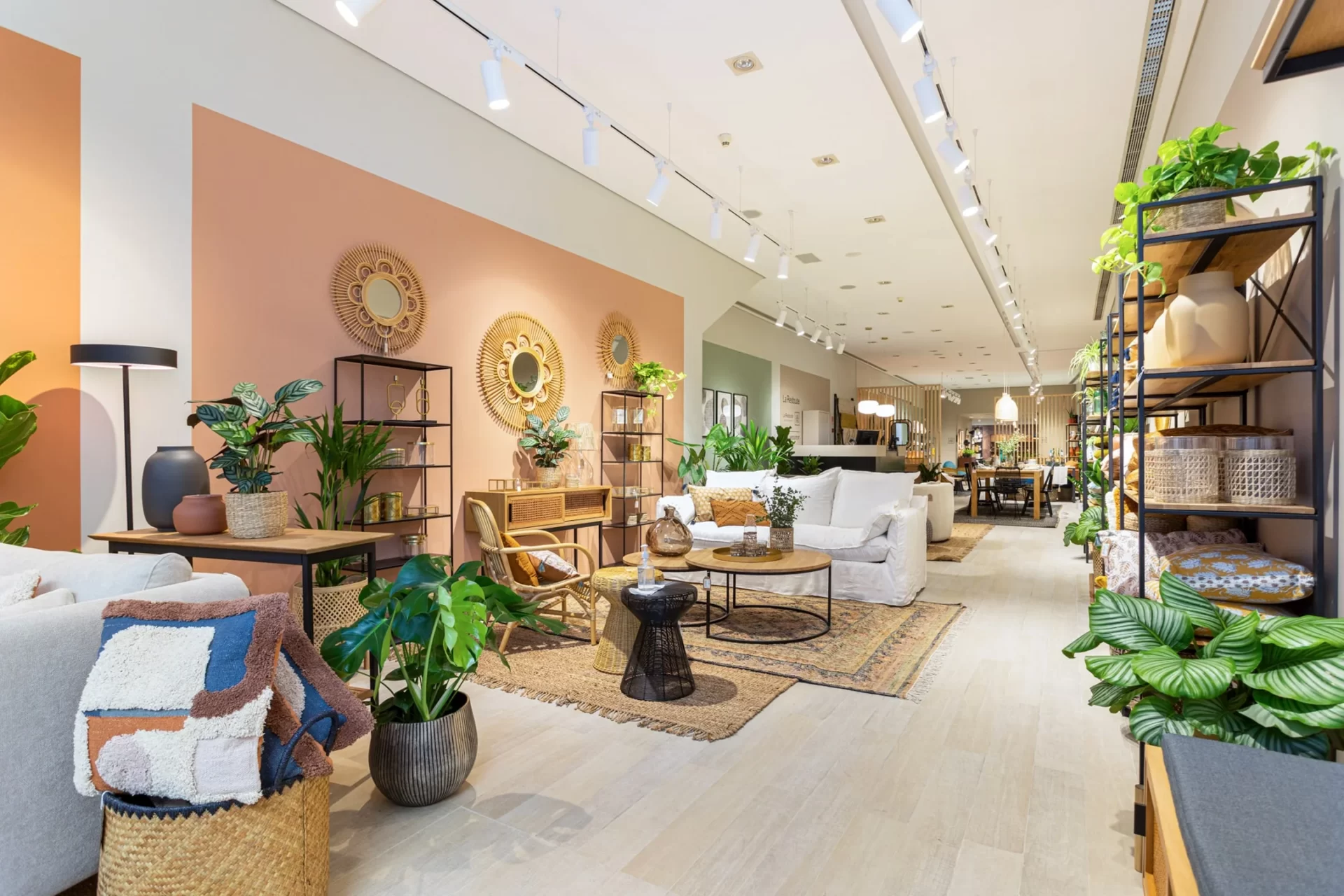 Guia Completo: As Melhores Lojas Online para Comprar Decoração no Brasil; Decoração de Luxo: Onde Encontrar Móveis e Acessórios de Alto Padrão; Como Escolher Lojas de Decoração com Curadoria e Design Exclusivo; Grandes Redes de Decoração: Comparativo de Produtos e Serviços no Brasil; Showrooms de Decoração: Visite as Maiores Lojas Físicas para Inspirar seu Projeto