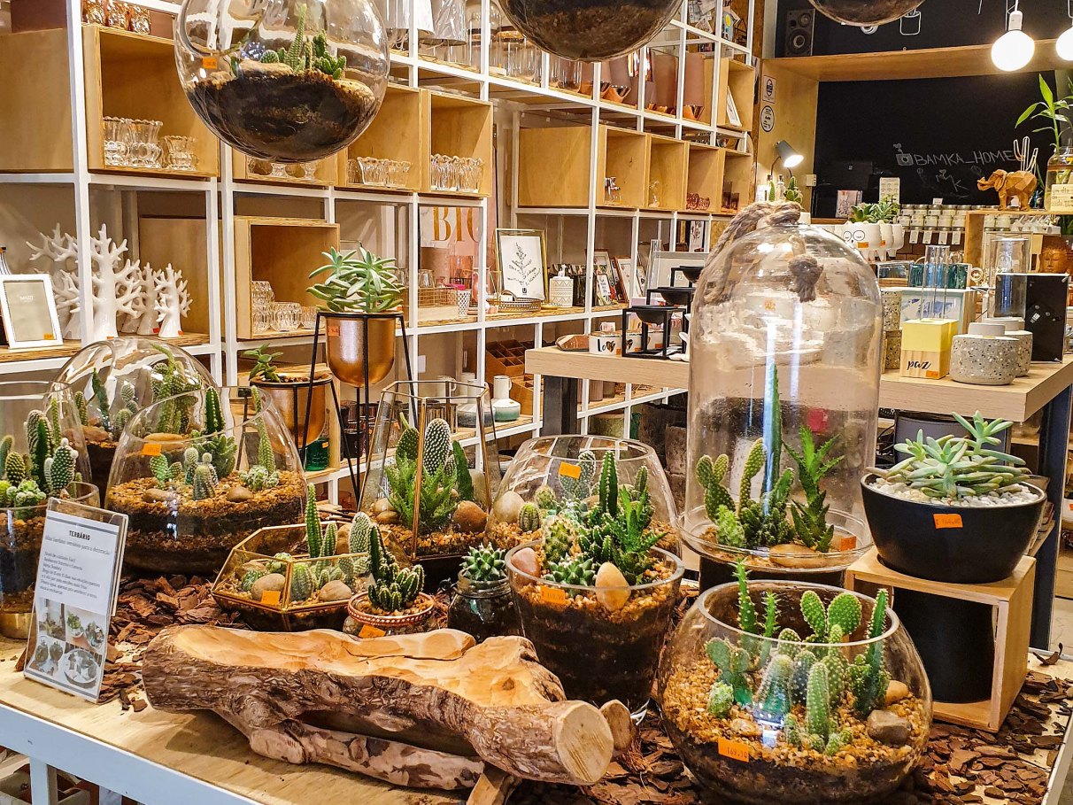 Guia Completo: As Melhores Lojas Online para Comprar Decoração no Brasil; Decoração de Luxo: Onde Encontrar Móveis e Acessórios de Alto Padrão; Como Escolher Lojas de Decoração com Curadoria e Design Exclusivo; Grandes Redes de Decoração: Comparativo de Produtos e Serviços no Brasil; Showrooms de Decoração: Visite as Maiores Lojas Físicas para Inspirar seu Projeto