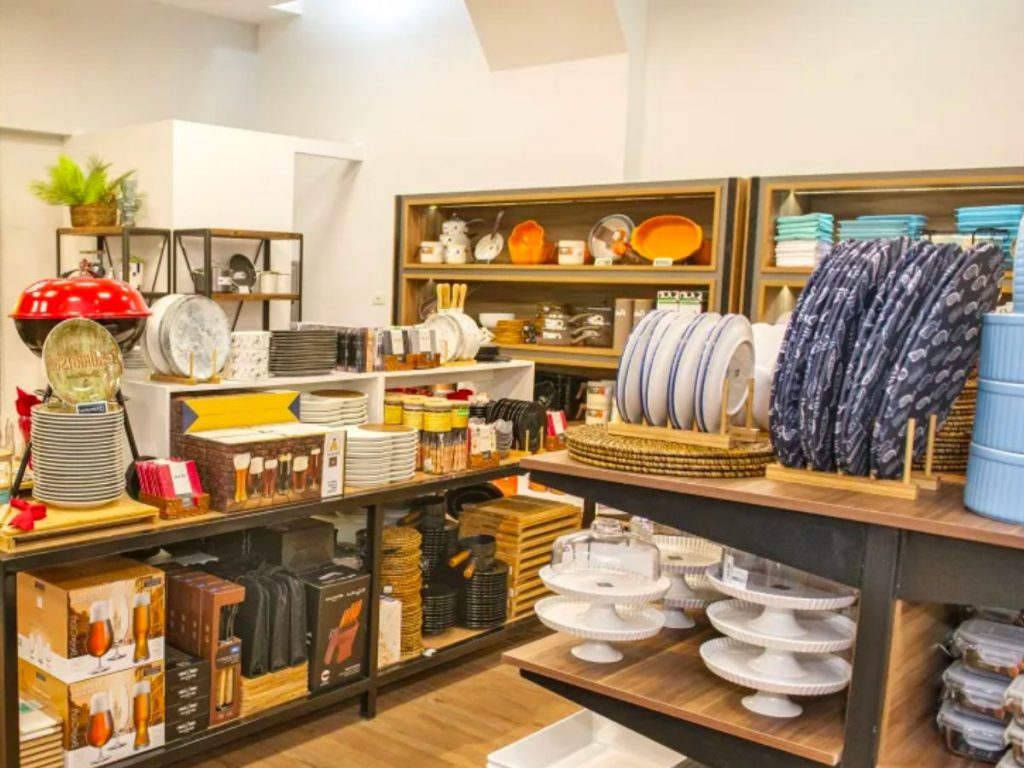 Guia Completo: As Melhores Lojas Online para Comprar Decoração no Brasil; Decoração de Luxo: Onde Encontrar Móveis e Acessórios de Alto Padrão; Como Escolher Lojas de Decoração com Curadoria e Design Exclusivo; Grandes Redes de Decoração: Comparativo de Produtos e Serviços no Brasil; Showrooms de Decoração: Visite as Maiores Lojas Físicas para Inspirar seu Projeto